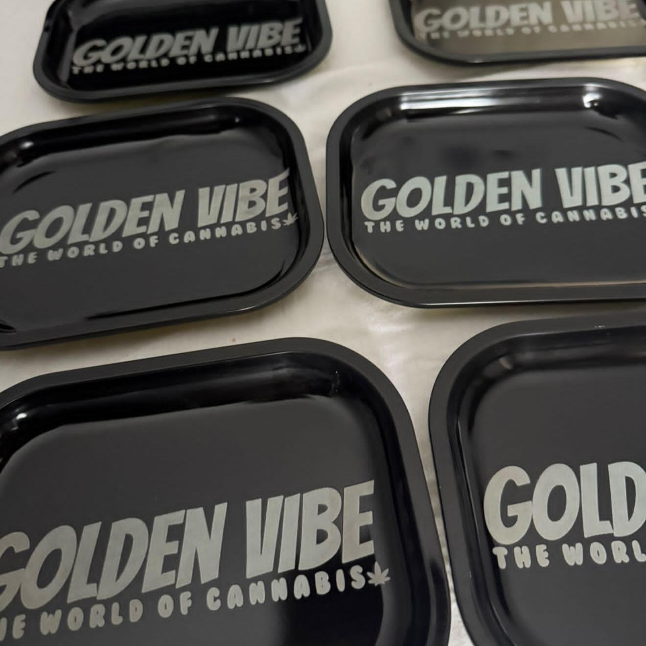 PLATEAU METAL BLACK BY GOLDEN VIBE