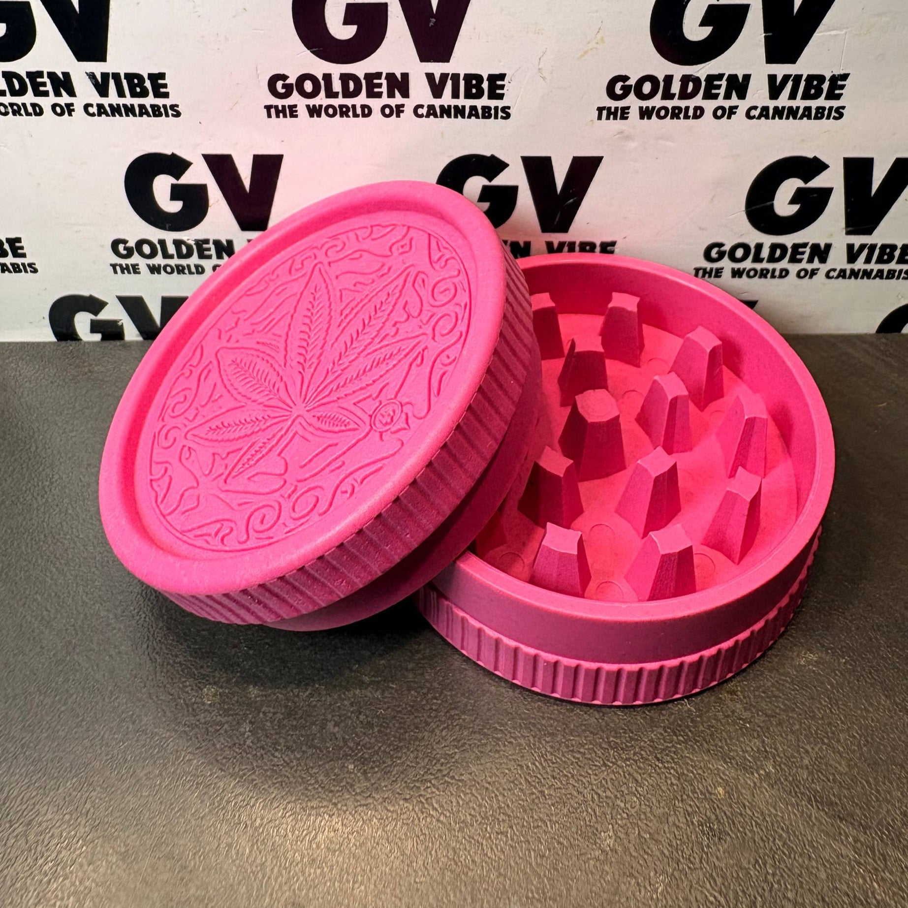 Image of GRINDER FIRE-FLOW HEMP 420 TRANCE LEAF 55MM