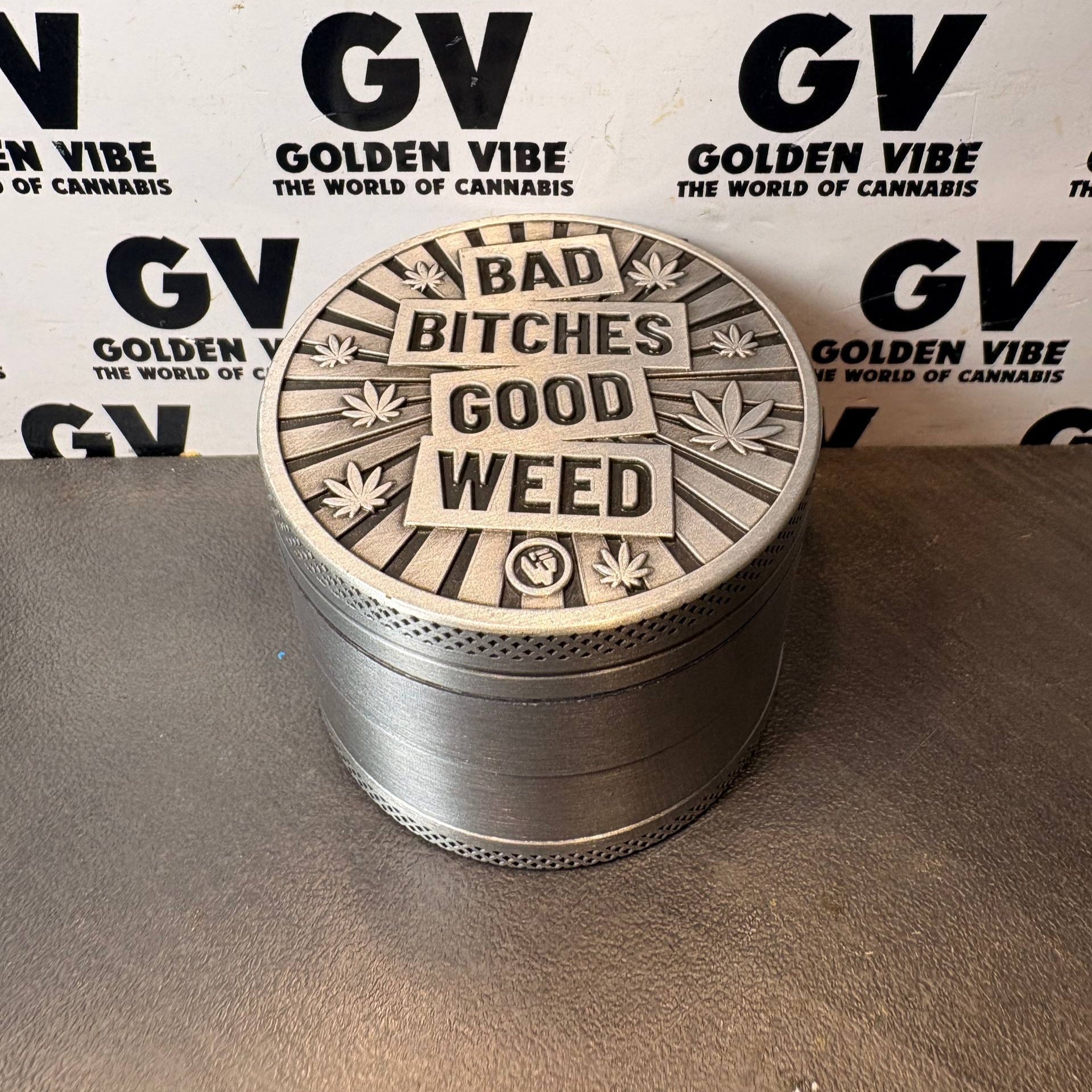 Image of GRINDER METAL FIREFLOW BAD BITCHES LEAF 50MM